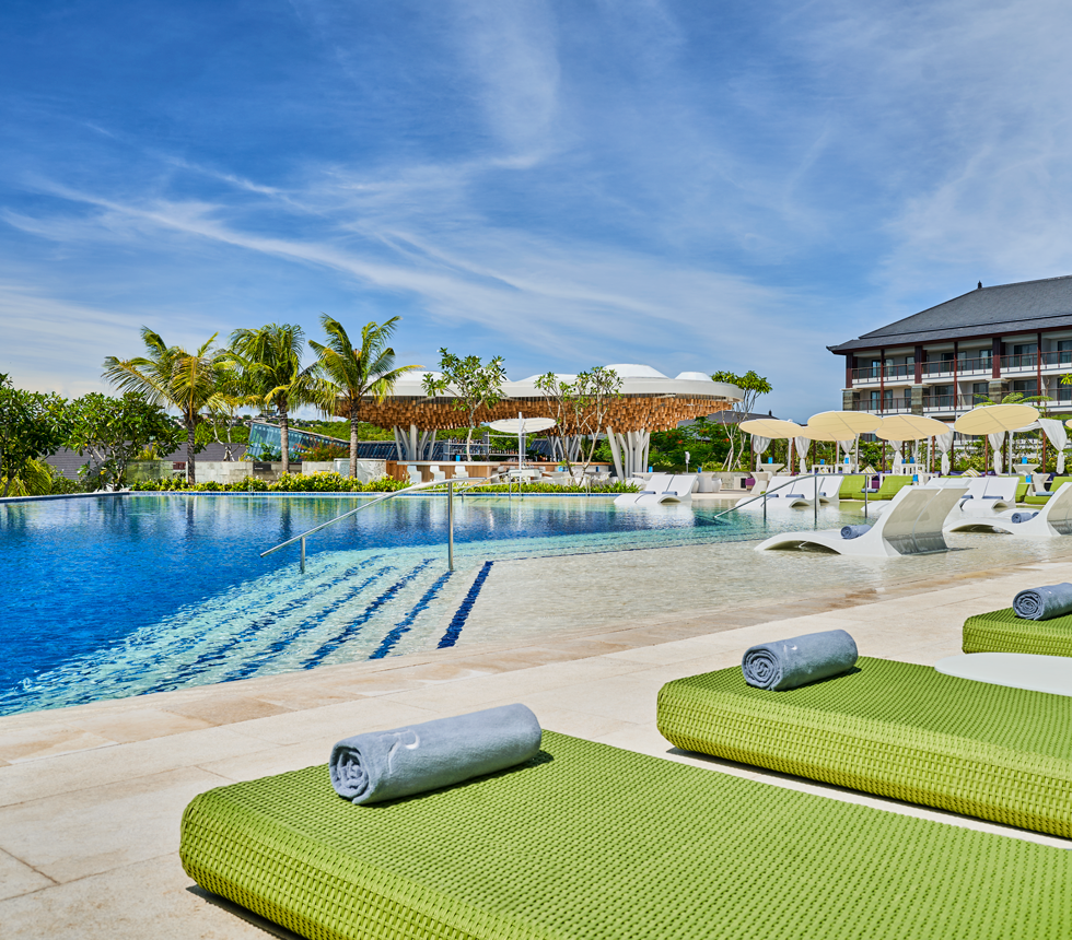 Marriott's Bali Nusa Dua Terrace Main Pool & atomic 17 Pool Bar